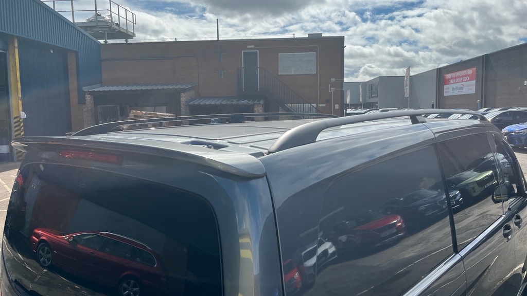 Mercedes-Benz Vito Minibus White #18