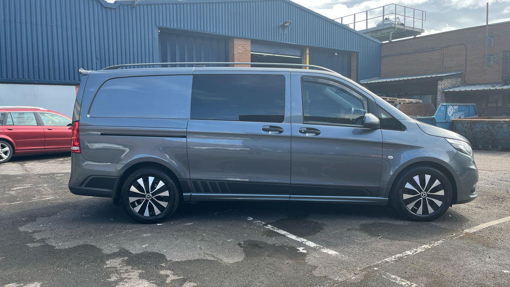 Mercedes-Benz Vito Minibus White #23
