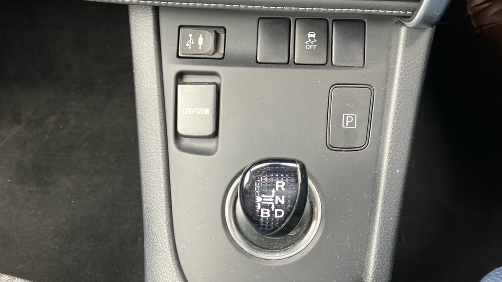 Toyota Auris Auris Icon Tech Hev Vvt-i Cvt White #19
