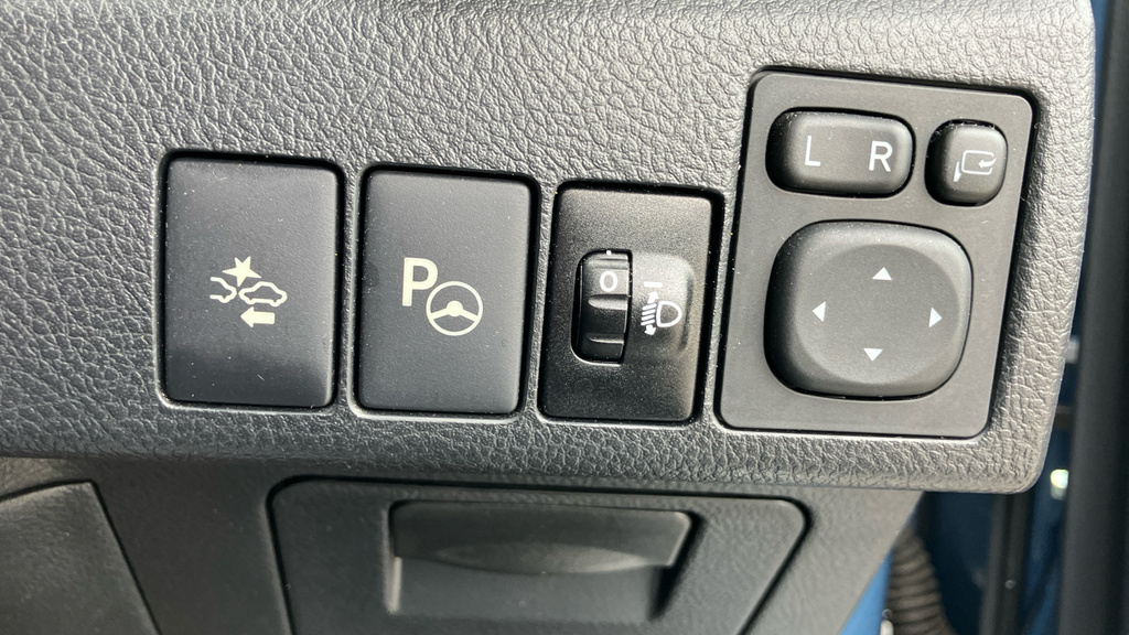Toyota Auris Auris Icon Tech Hev Vvt-i Cvt White #27