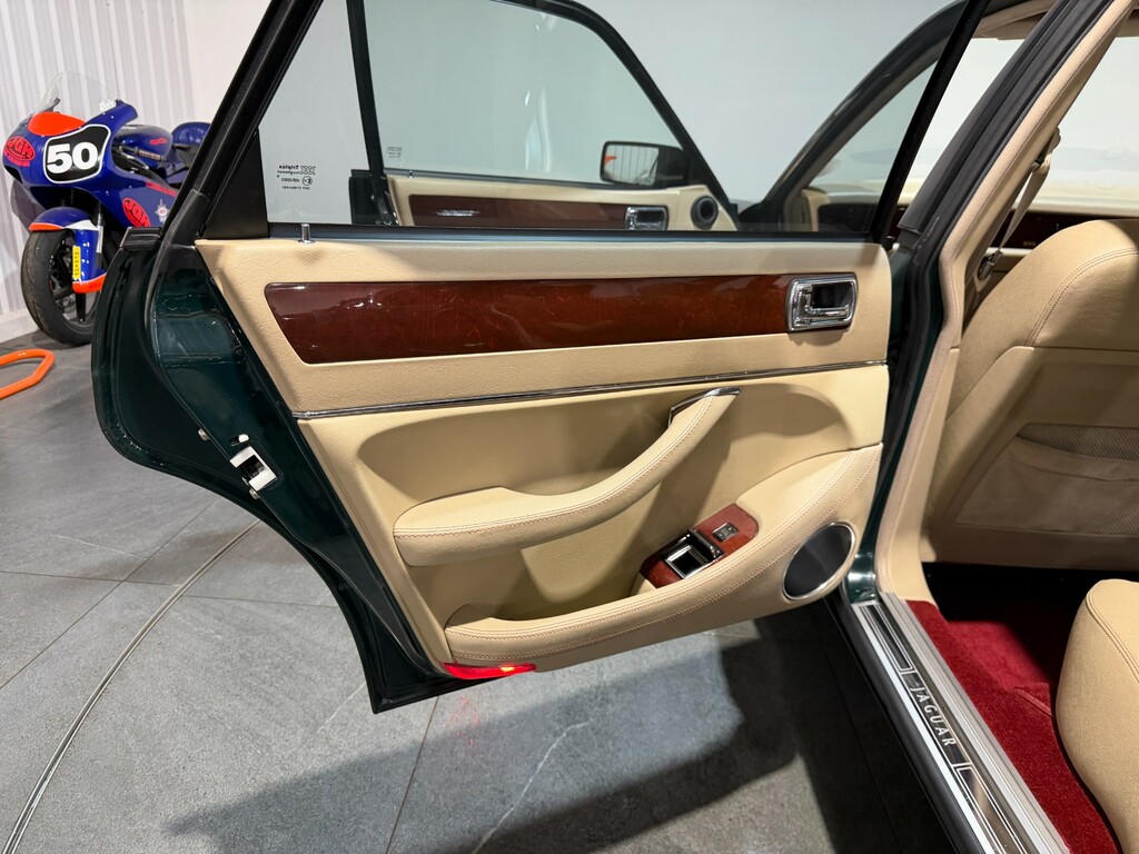 Jaguar XJ Lwb Red #26
