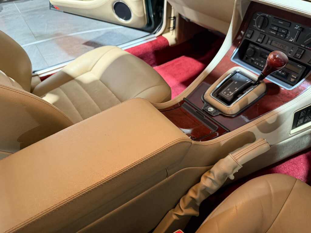 Jaguar XJ Lwb Red #39