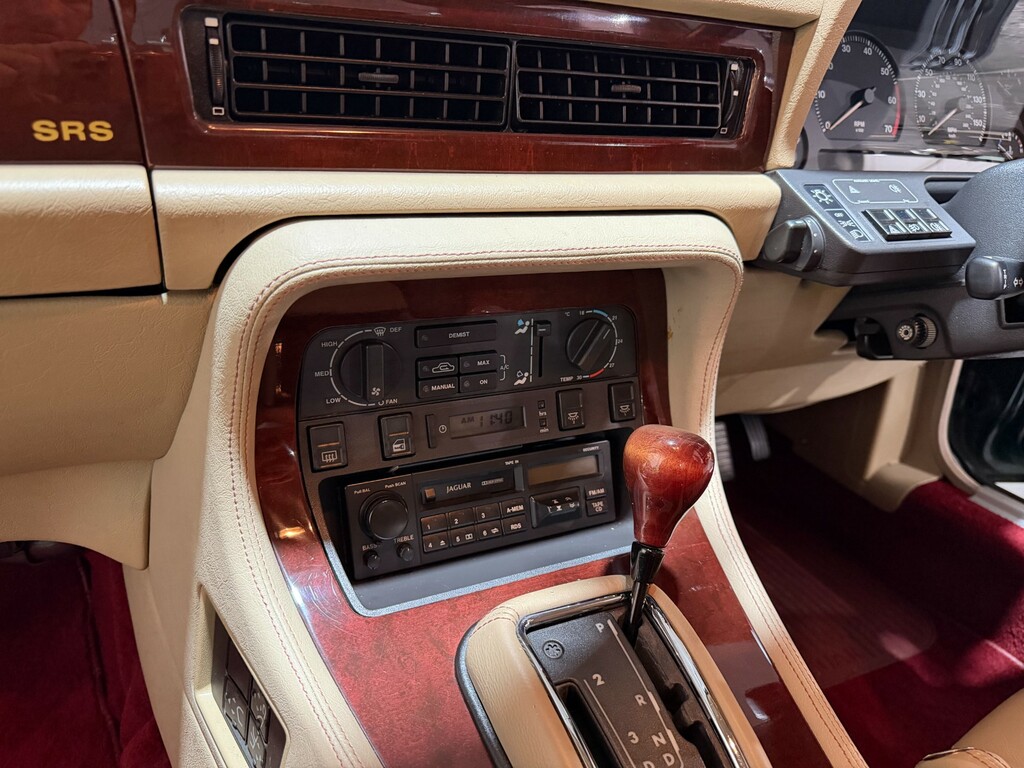 Jaguar XJ Lwb Red #11