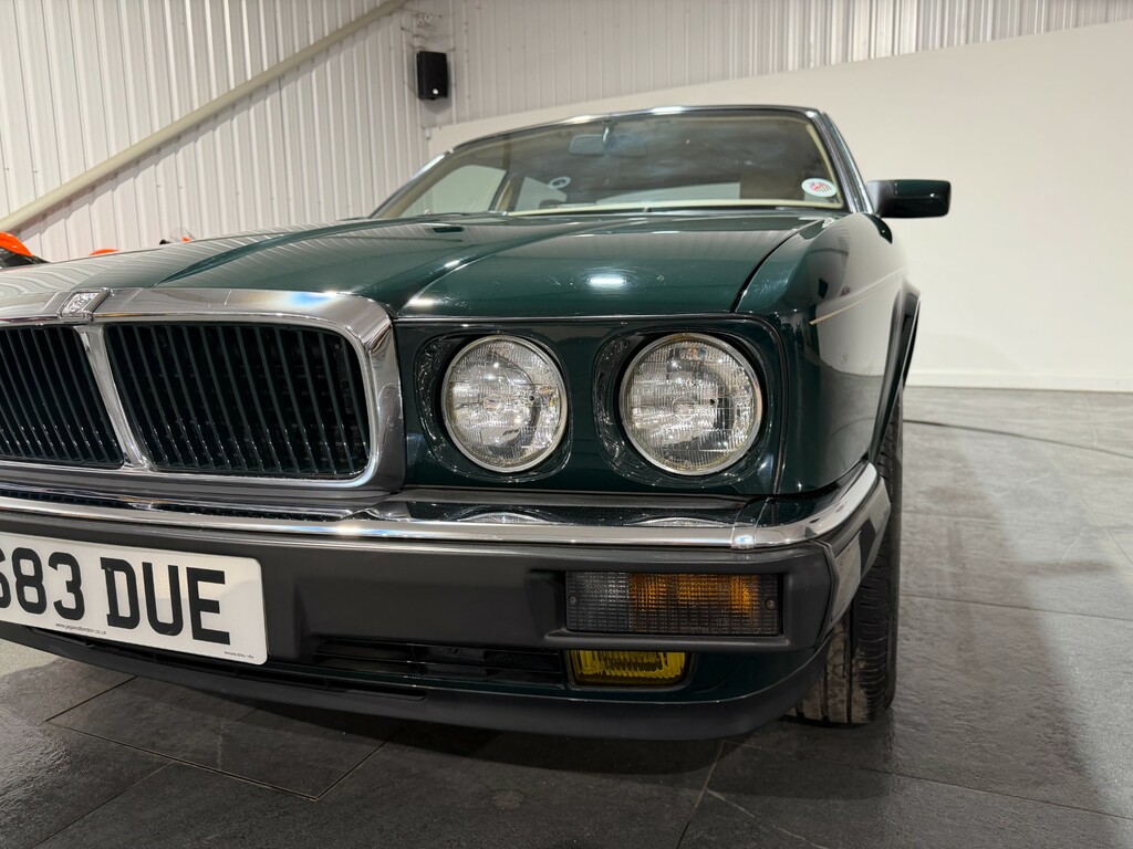 Jaguar XJ Lwb Red #19