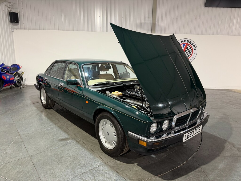 Jaguar XJ Lwb Red #59