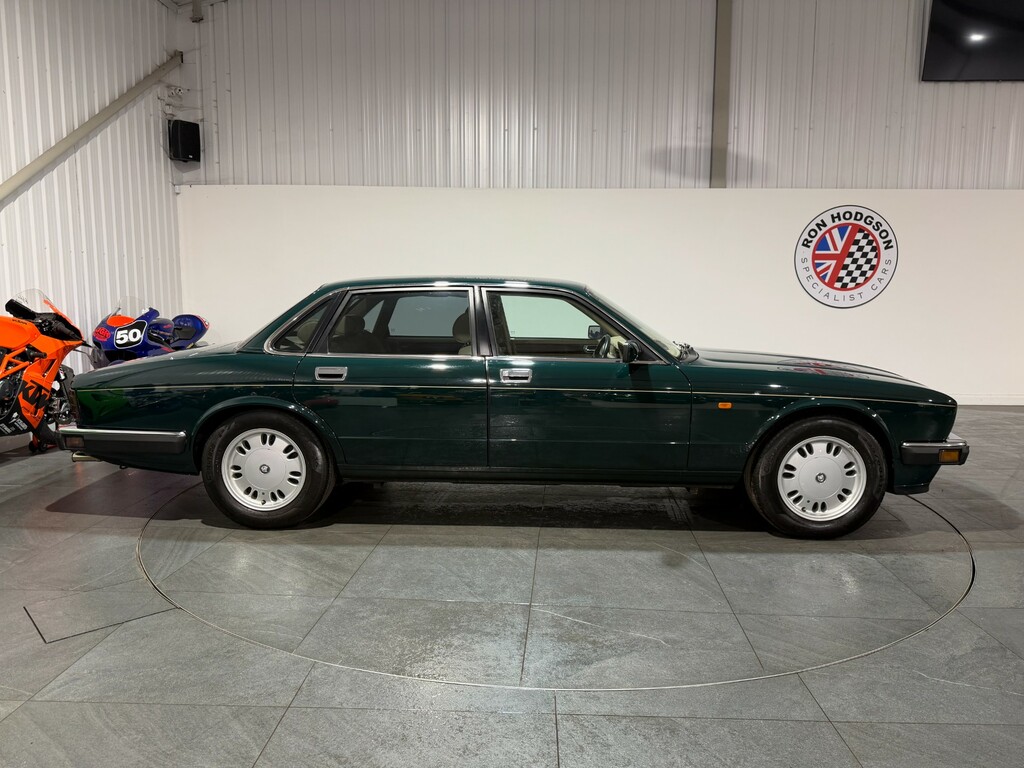 Jaguar XJ Lwb Red #15