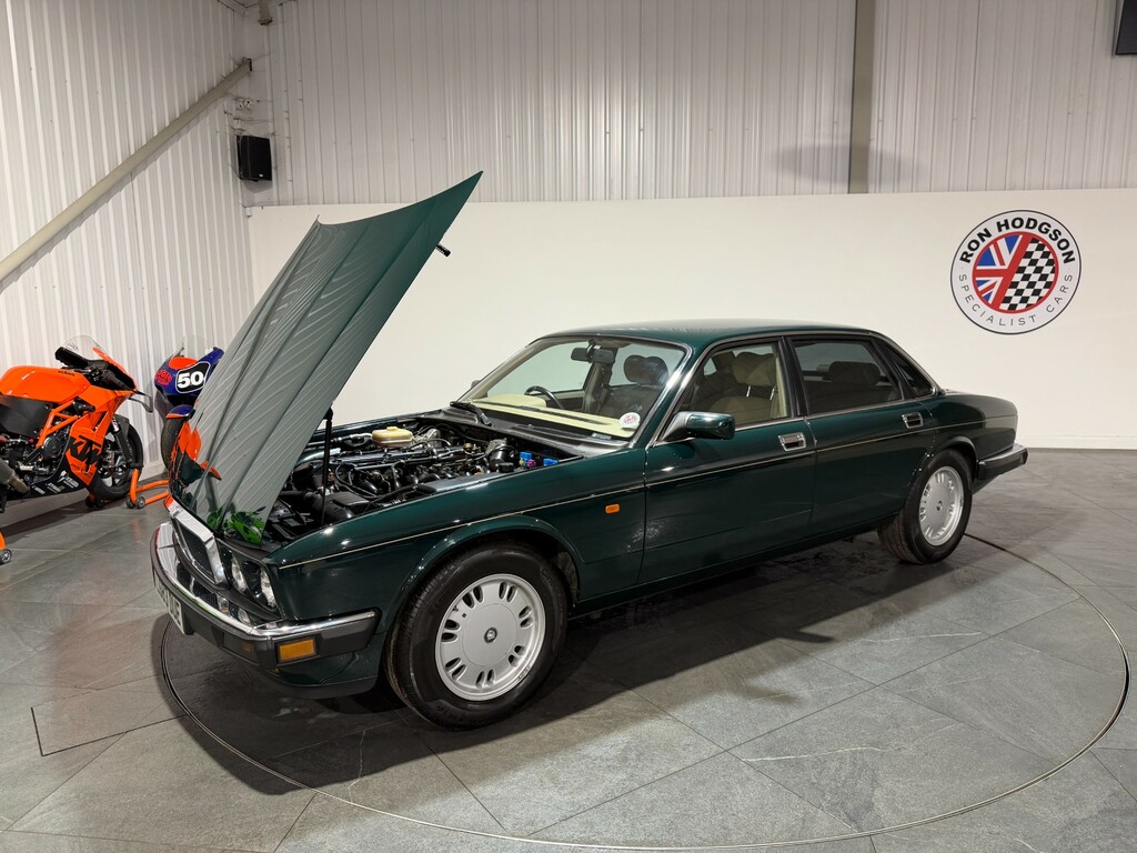 Jaguar XJ Lwb Red #62