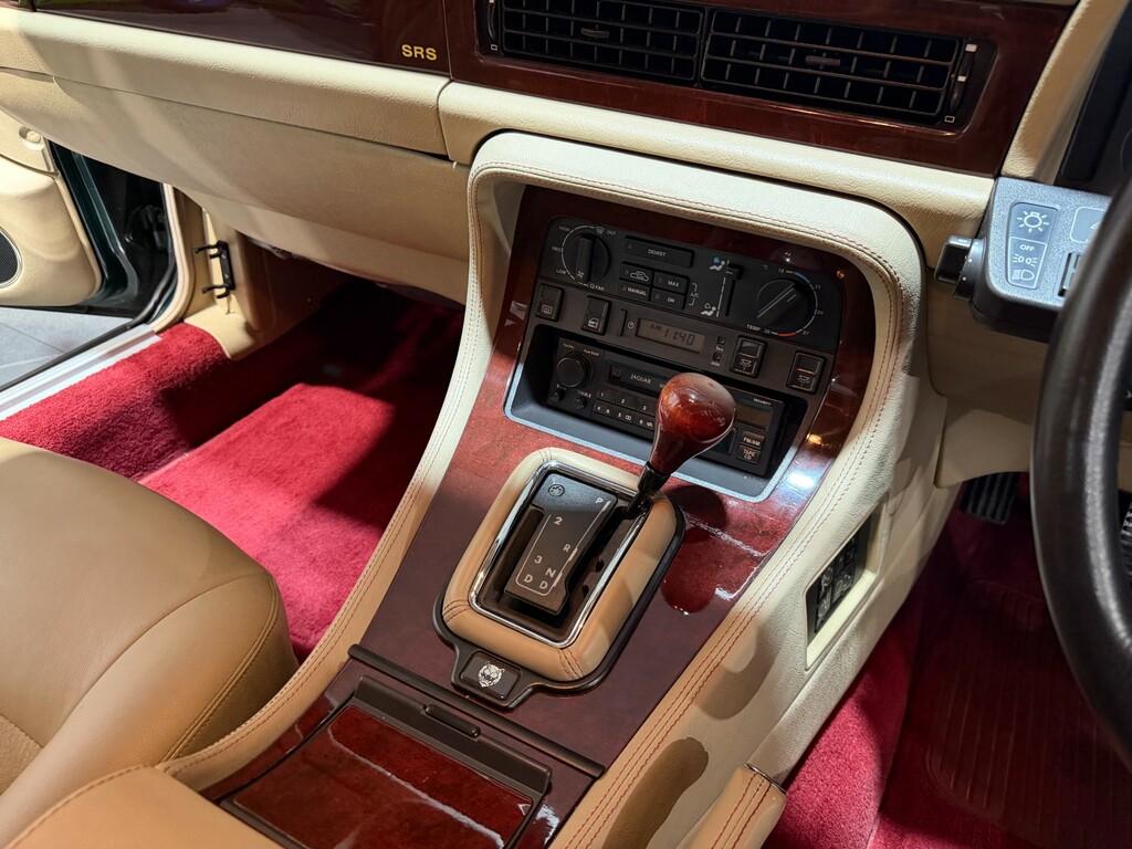 Jaguar XJ Lwb Red #37