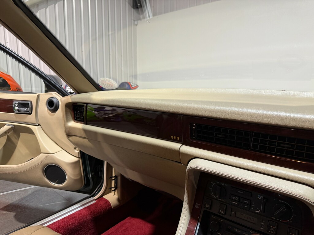 Jaguar XJ Lwb Red #38