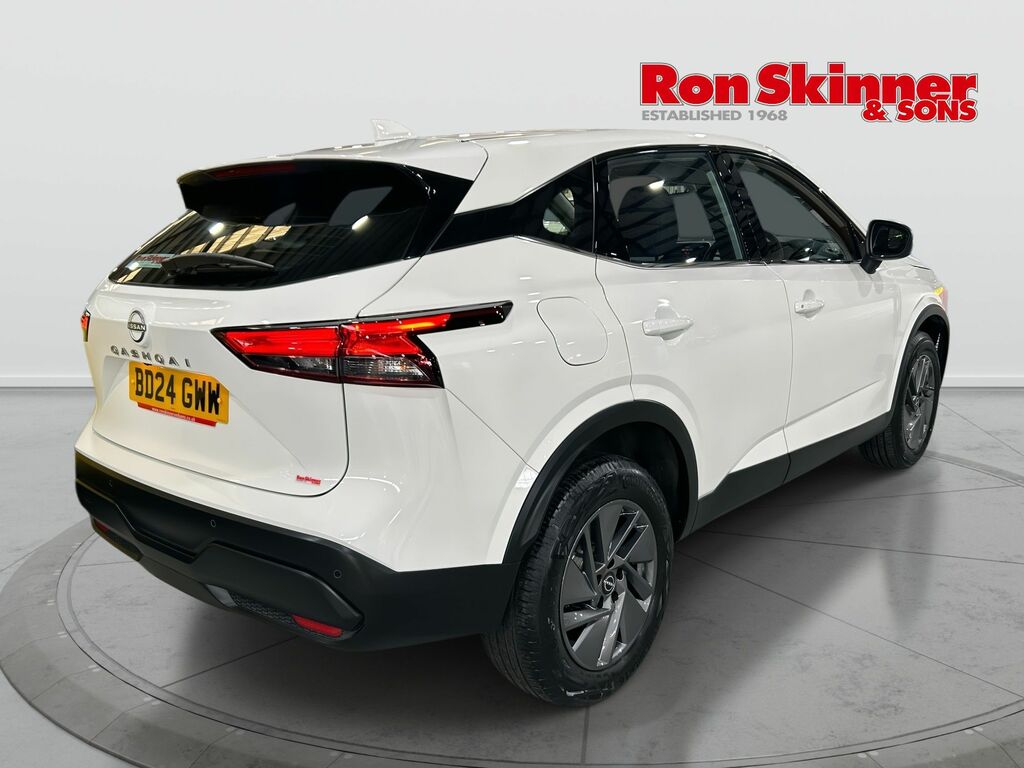 Nissan Qashqai 1.3 Dig-t Mhev Acenta Premium Suv Hybri BD24GWW White #3