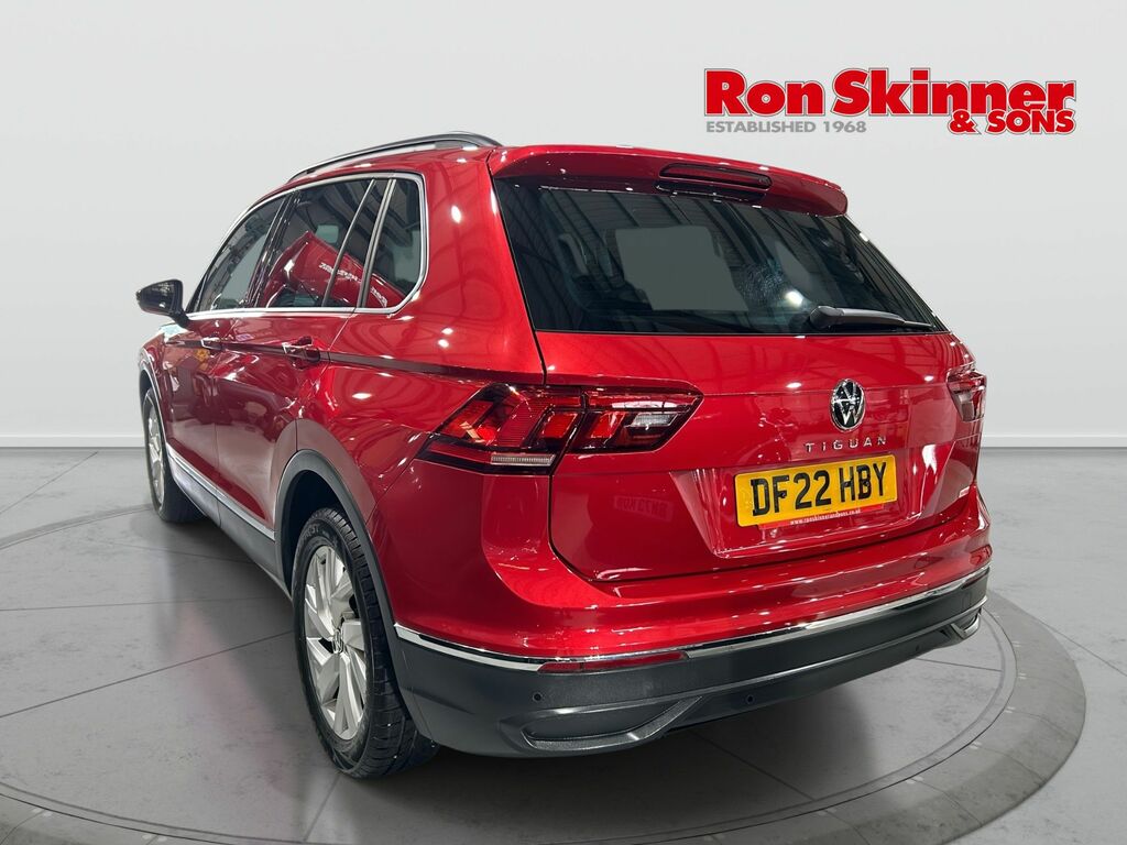 Volkswagen Tiguan 1.5 Tsi Life Suv Euro 6 Ss 1 DF22HBY Red #3