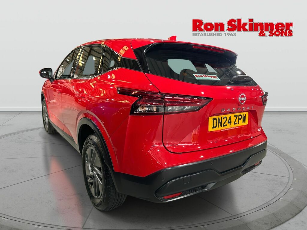 Nissan Qashqai 1.3 Dig-t Mhev Acenta Premium Suv Hybri Red #3
