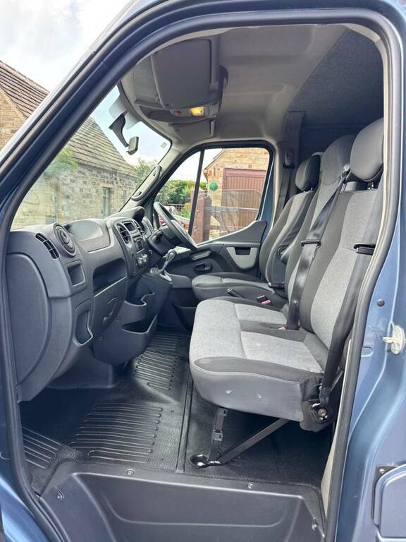 Renault Master Ll35 Energy Dci 110 Business Low Roof Chassis Cab White #9