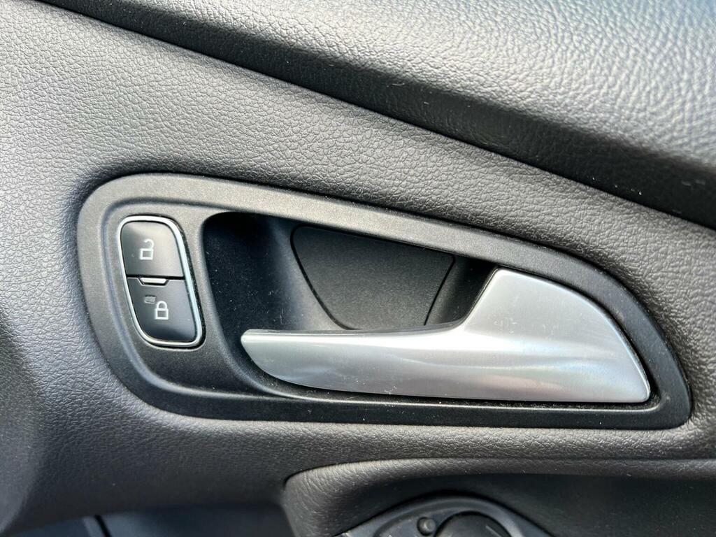 Ford Focus 1.0L Titanium 124 Silver #40