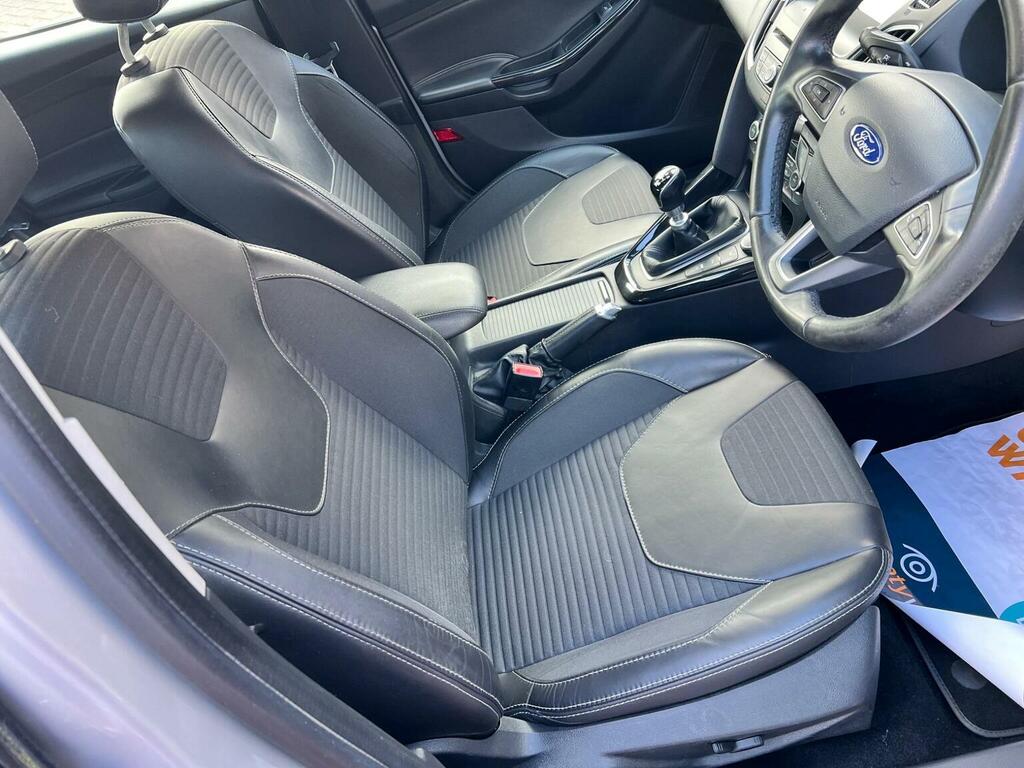Ford Focus 1.0L Titanium 124 Silver #18