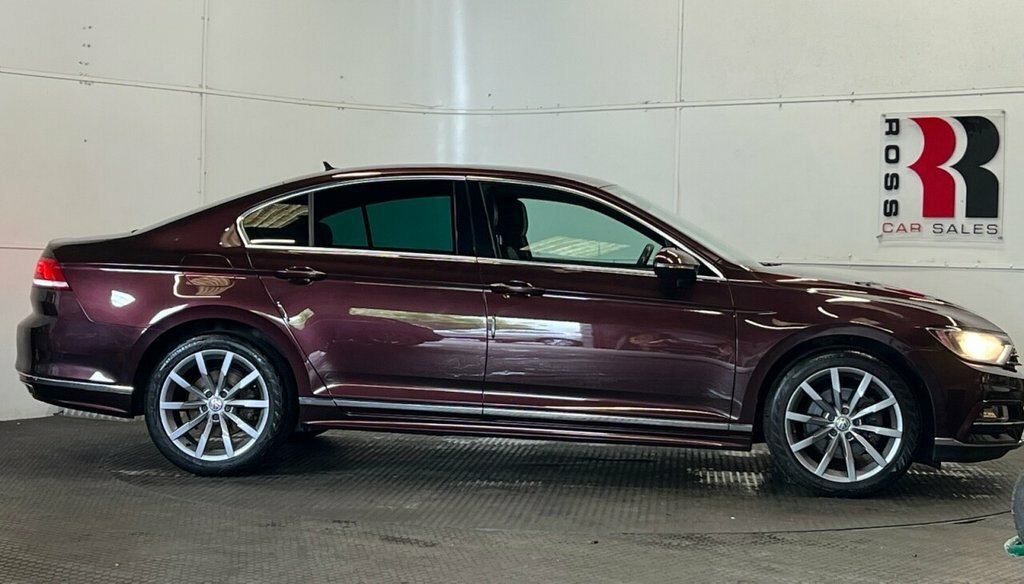 Volkswagen Passat 2L R-line Red #2