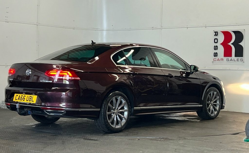 Volkswagen Passat 2L R-line Red #3