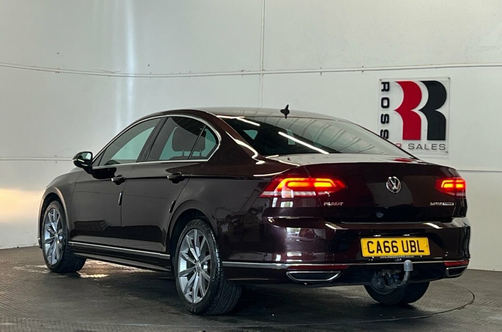 Volkswagen Passat 2L R-line Red #5