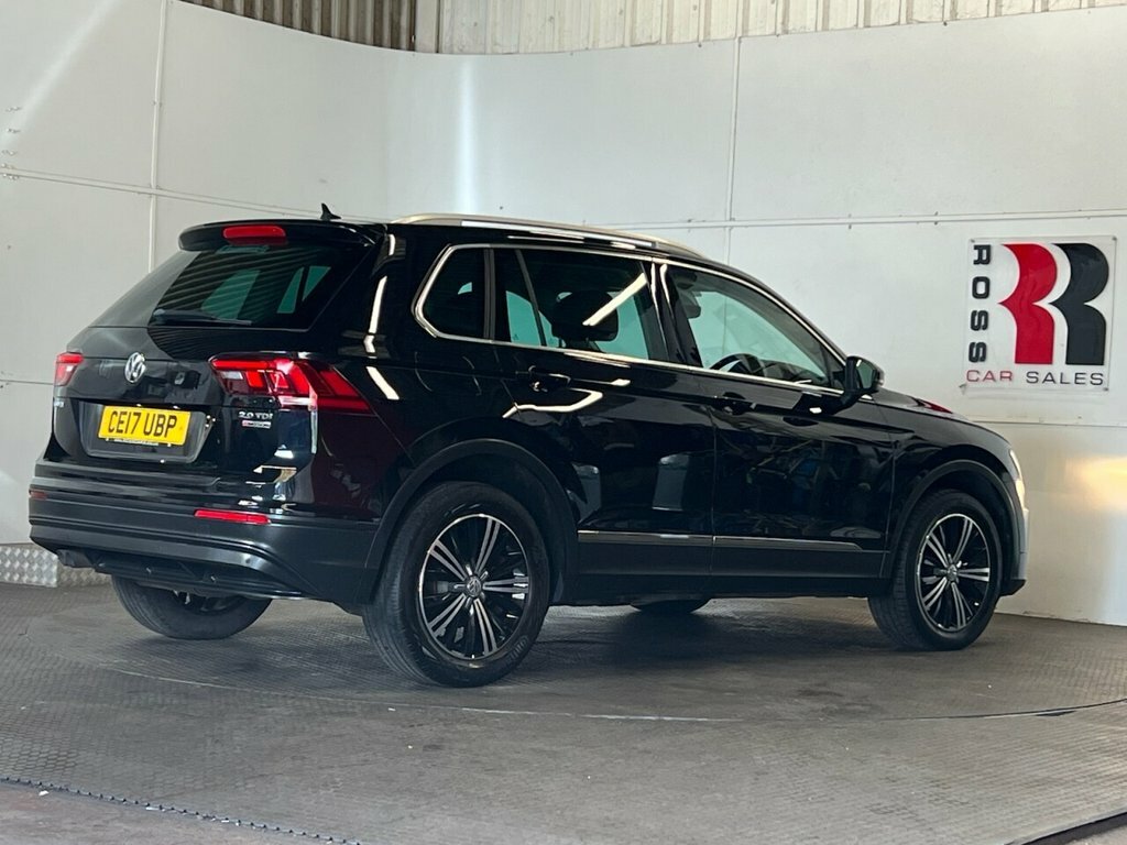 Volkswagen Tiguan Suv CE17UBP Black #3