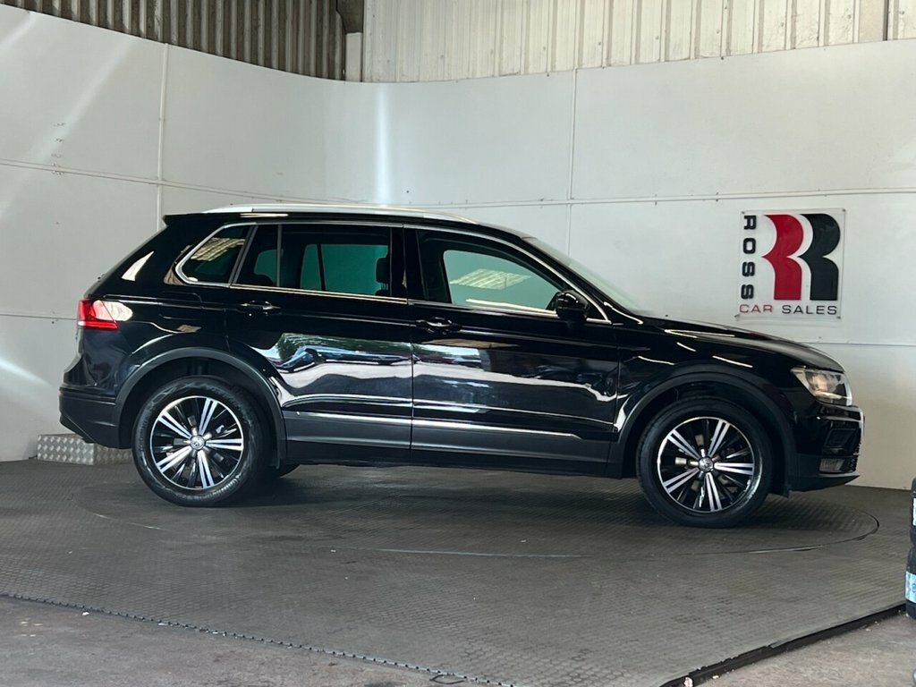 Volkswagen Tiguan Suv CE17UBP Black #2