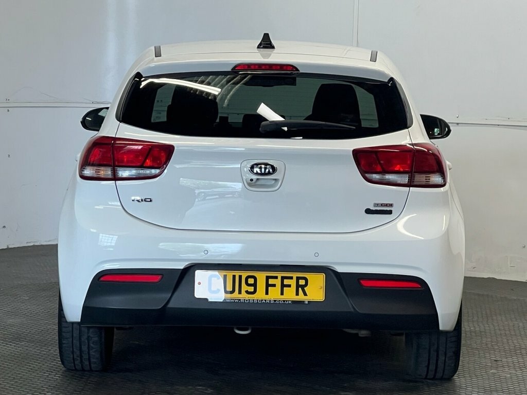 Kia RIO Hatchback White #4