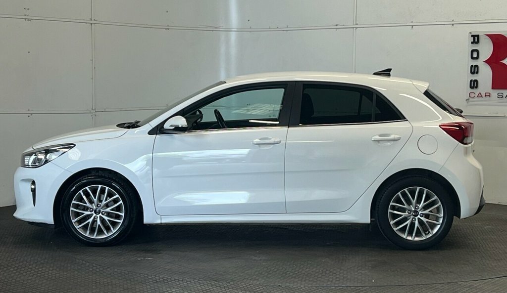 Kia RIO Hatchback White #6