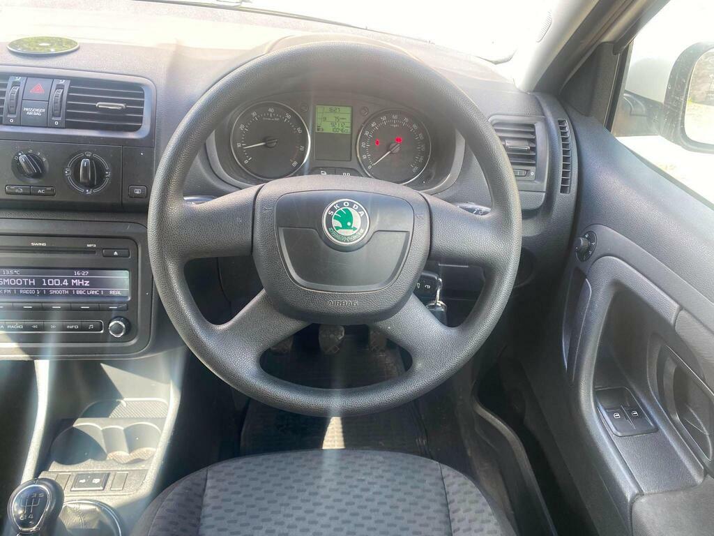 Skoda Fabia Hatchback 1.4 Red #6