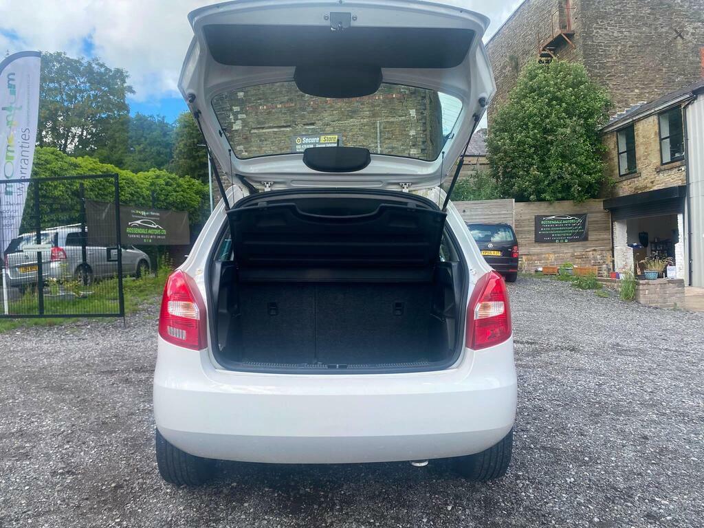 Skoda Fabia Hatchback 1.4 Red #4
