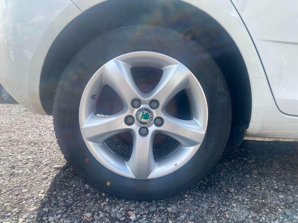 Skoda Fabia Hatchback 1.4 Red #9