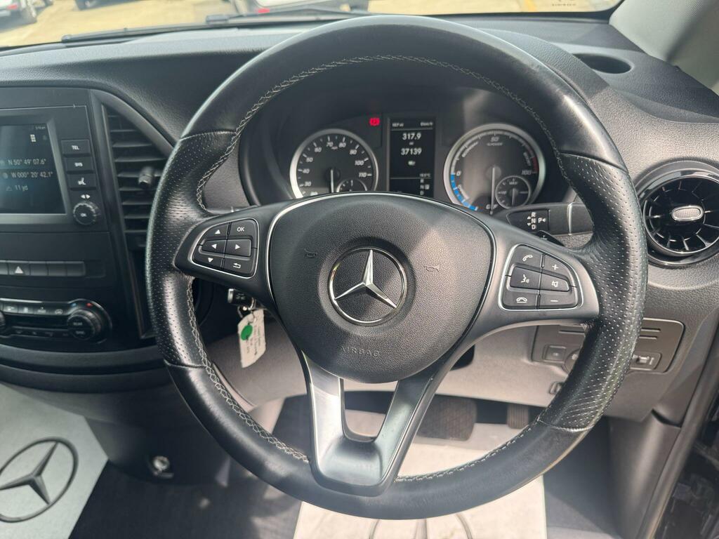 Mercedes-Benz eVito Evito Progressive White #12