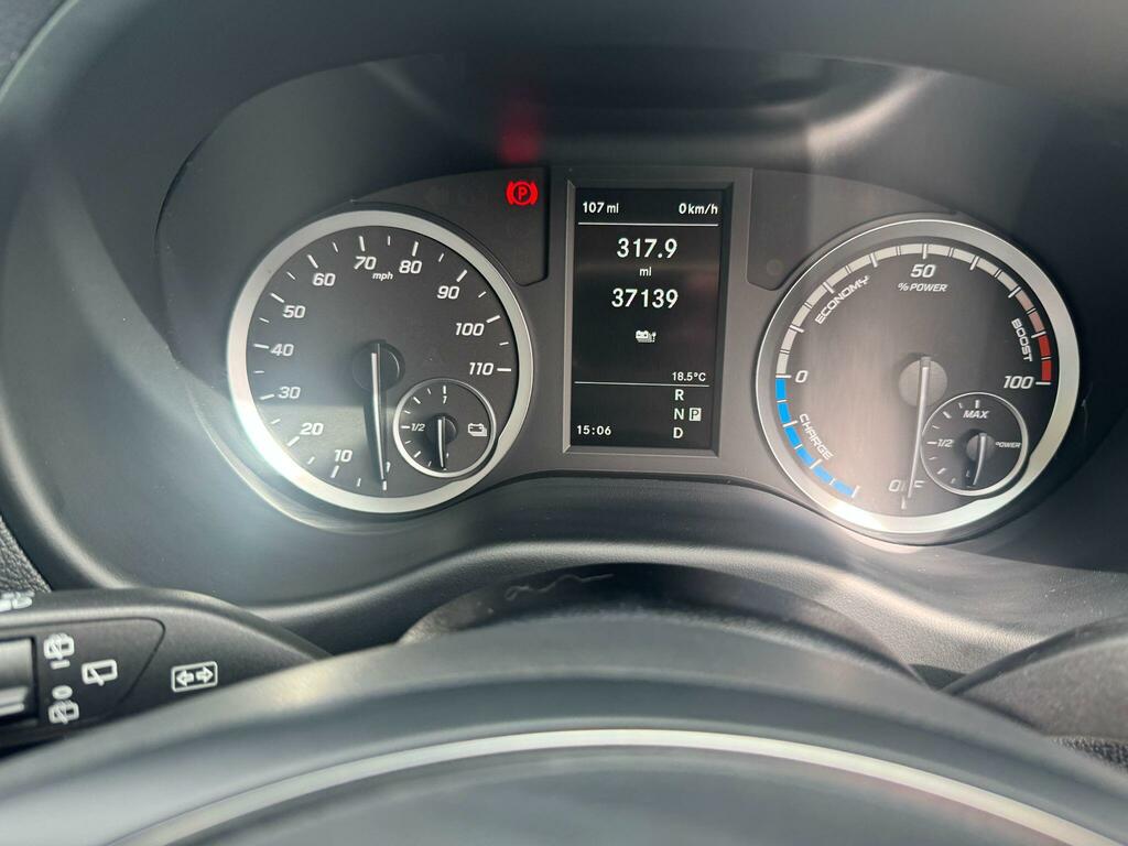 Mercedes-Benz eVito Evito Progressive White #11