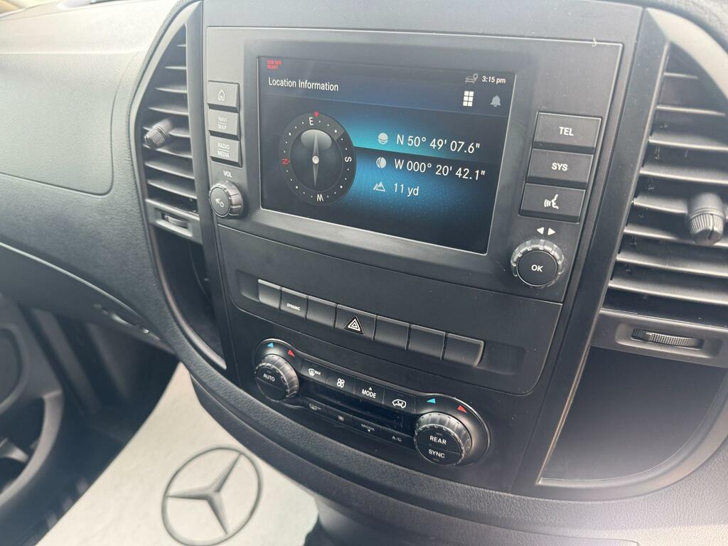 Mercedes-Benz eVito Evito Progressive White #13