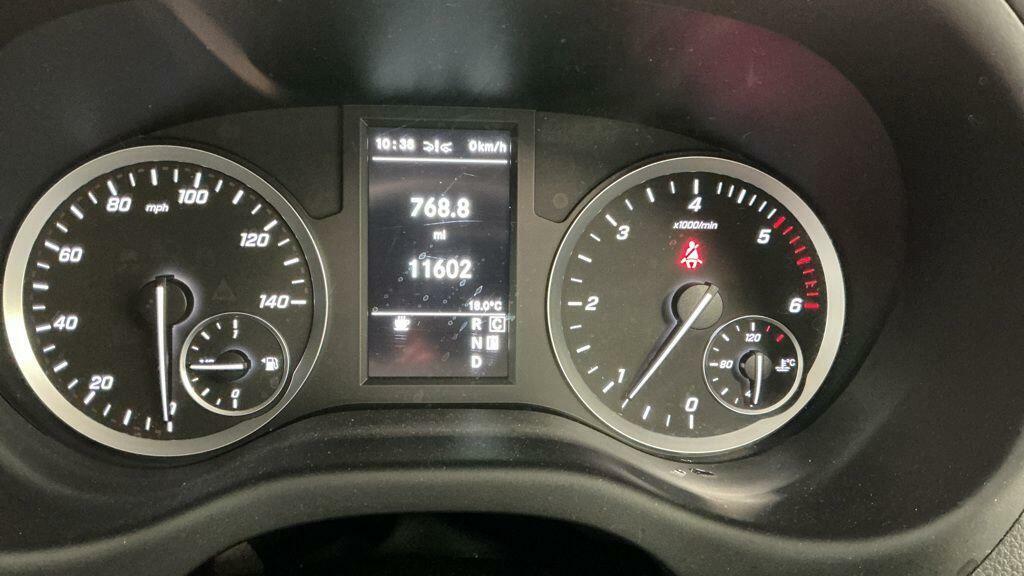 Mercedes-Benz Vito 2.1L Pro White #10