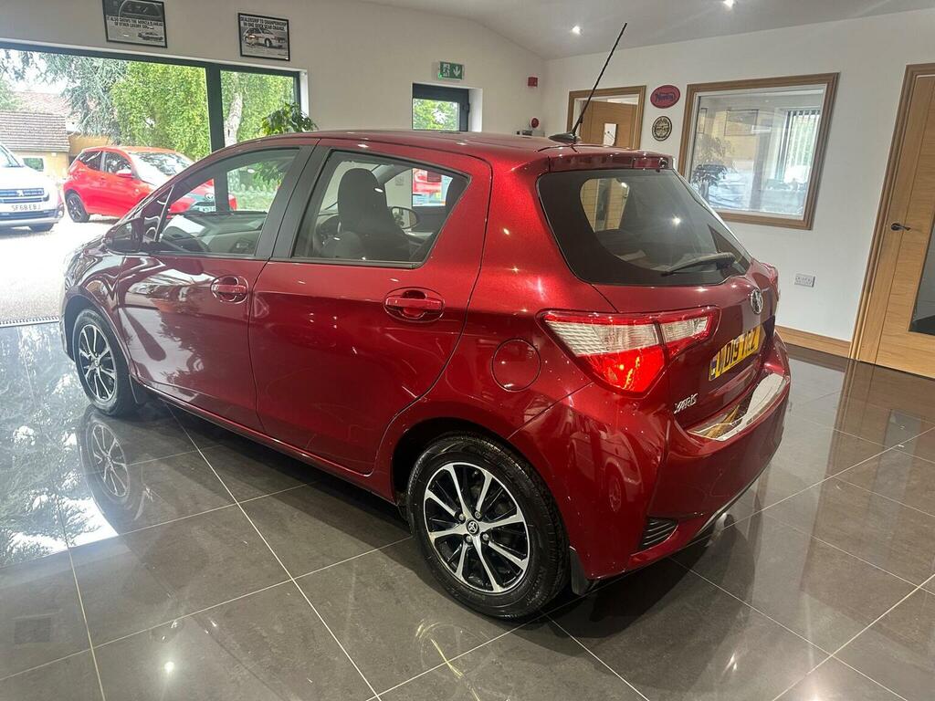 Toyota Yaris 1.5 Vvt-i Icon Tech Euro 6 WD19TRZ Red #5