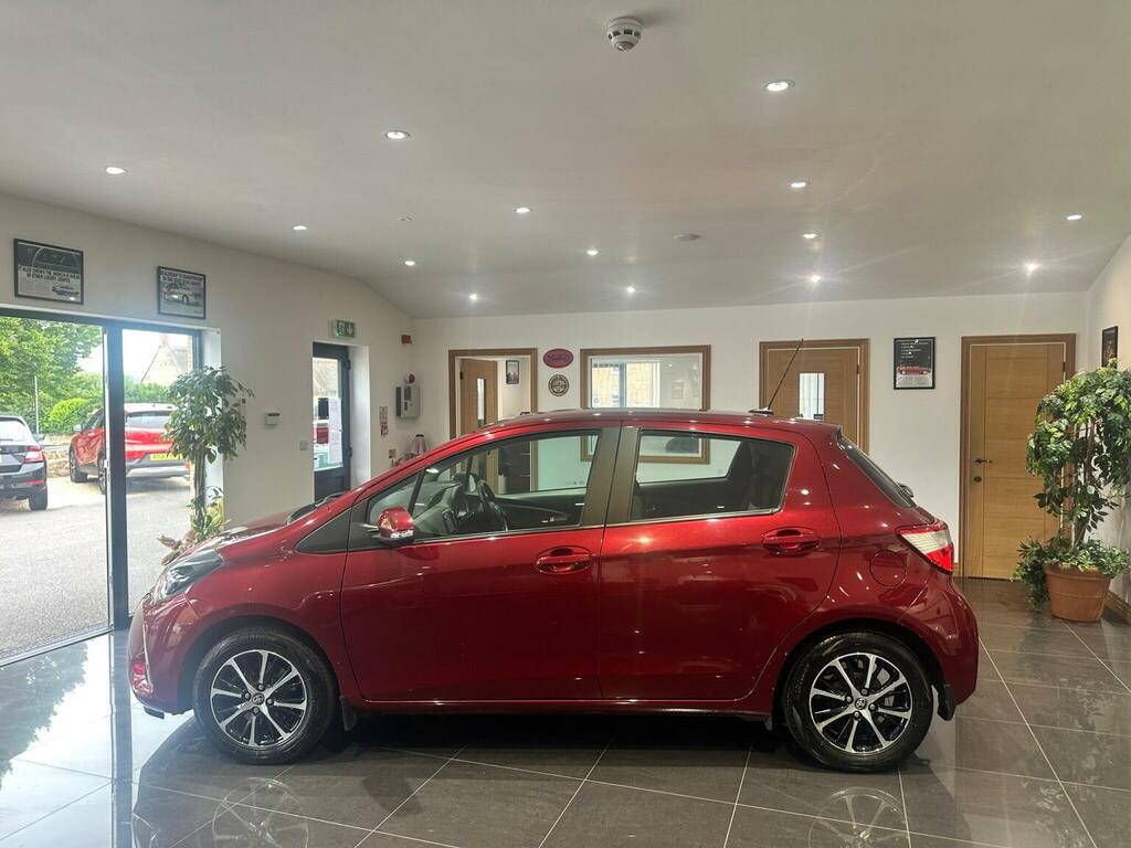 Toyota Yaris 1.5 Vvt-i Icon Tech Euro 6 WD19TRZ Red #3