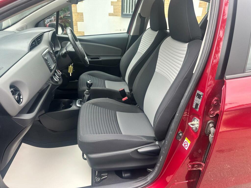 Toyota Yaris 1.5 Vvt-i Icon Tech Euro 6 WD19TRZ Red #2