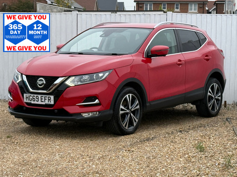 Nissan Qashqai Dig-t N-connecta Red