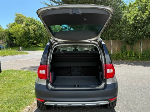 Skoda Yeti Hatchback Green #41