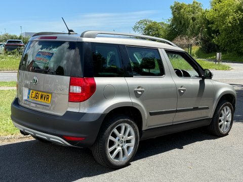 Skoda Yeti Elegance Tsi 4Wd Beige #4