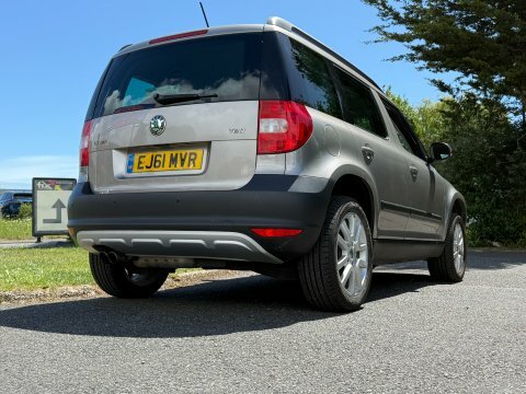 Skoda Yeti Hatchback Green #26