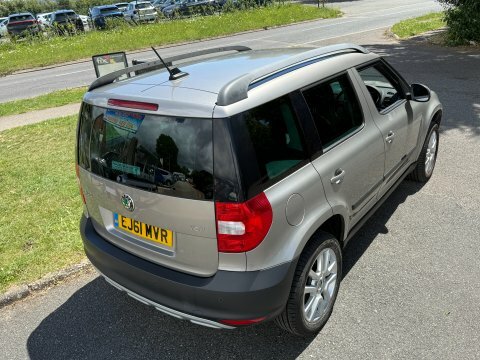 Skoda Yeti Hatchback Green #28