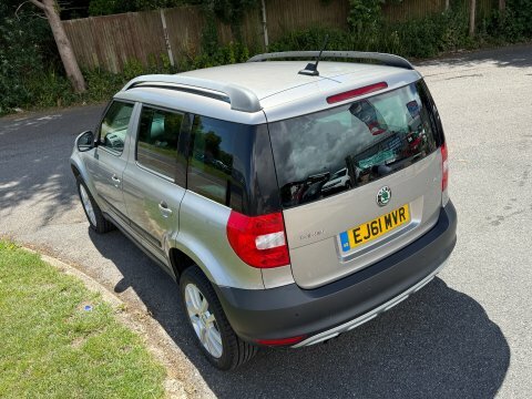 Skoda Yeti Hatchback Green #39