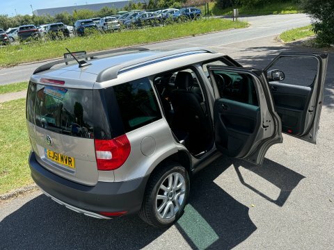 Skoda Yeti Hatchback Green #36