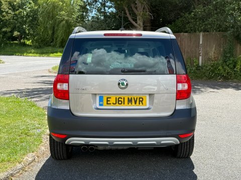 Skoda Yeti Elegance Tsi 4Wd Beige #5