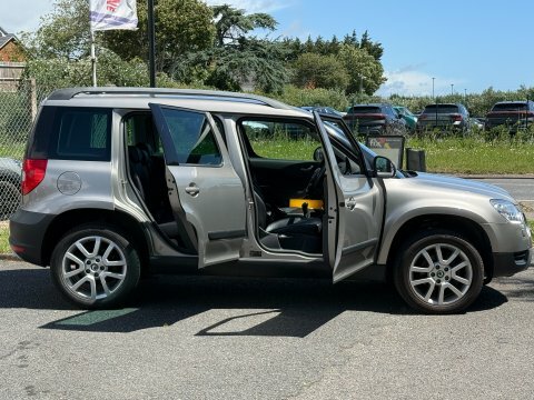 Skoda Yeti Elegance Tsi 4Wd Beige #3