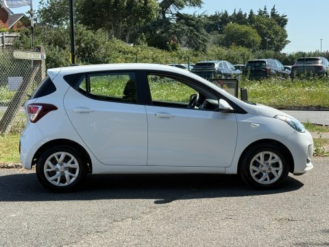 Hyundai I10 Se Automatic White #2