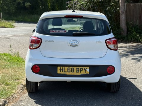 Hyundai I10 Se Automatic White #5