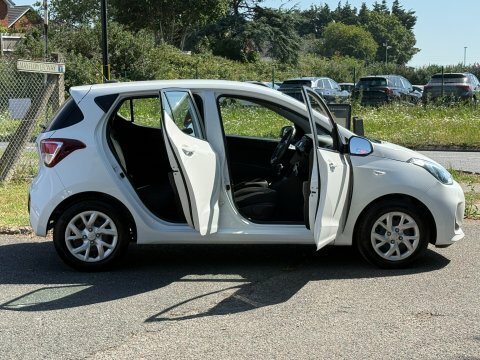 Hyundai I10 Se Automatic White #3