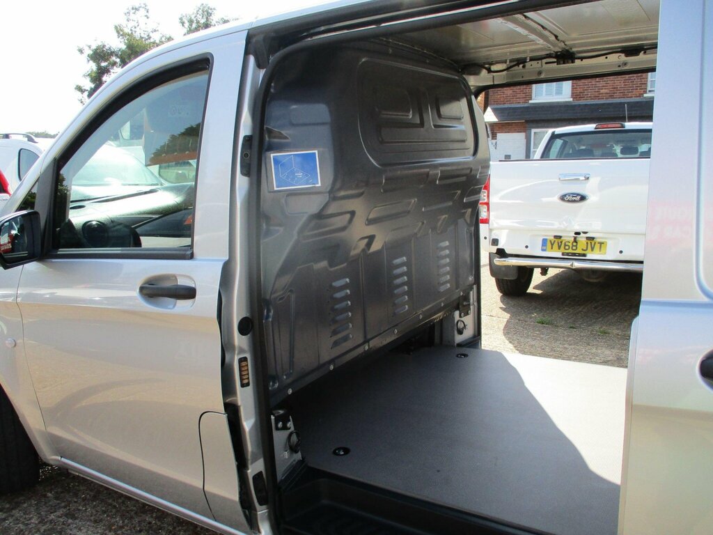 Mercedes-Benz Vito Vito 110 Progressive Cdi Silver #22