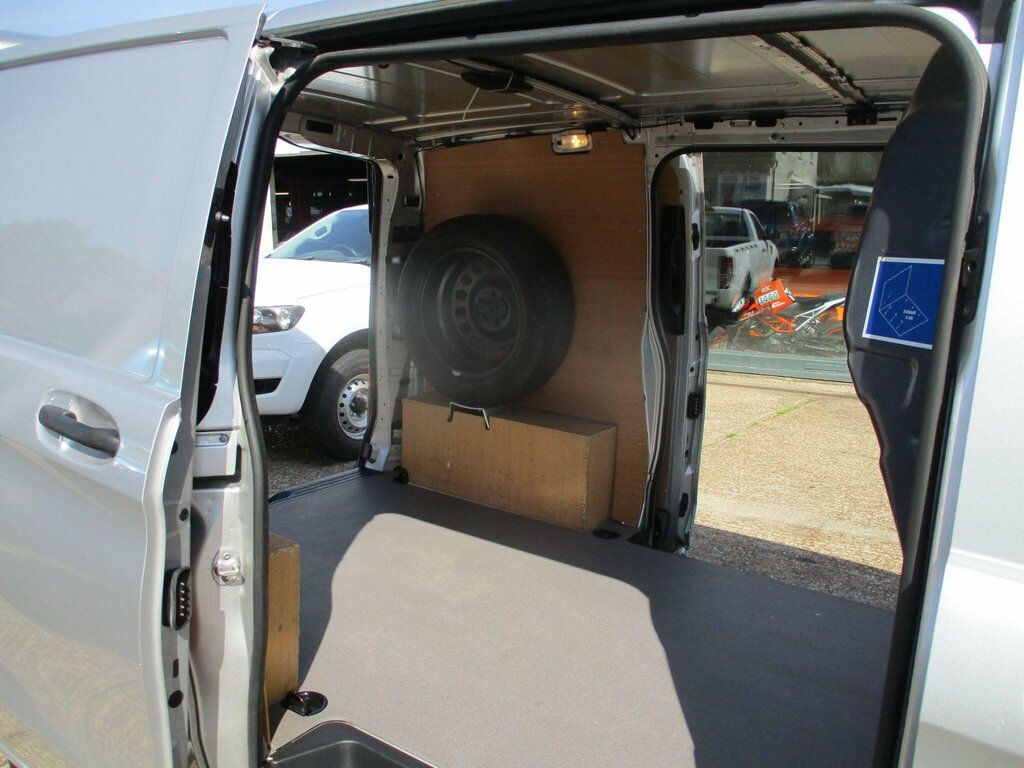 Mercedes-Benz Vito Vito 110 Progressive Cdi Silver #26